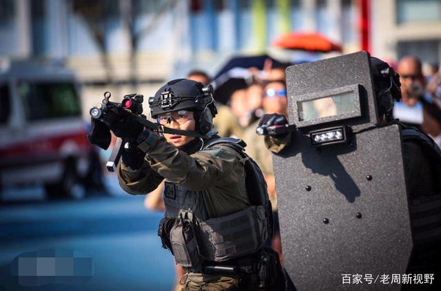 《港警成双》宣传片发布 港风射击游戏引期待 